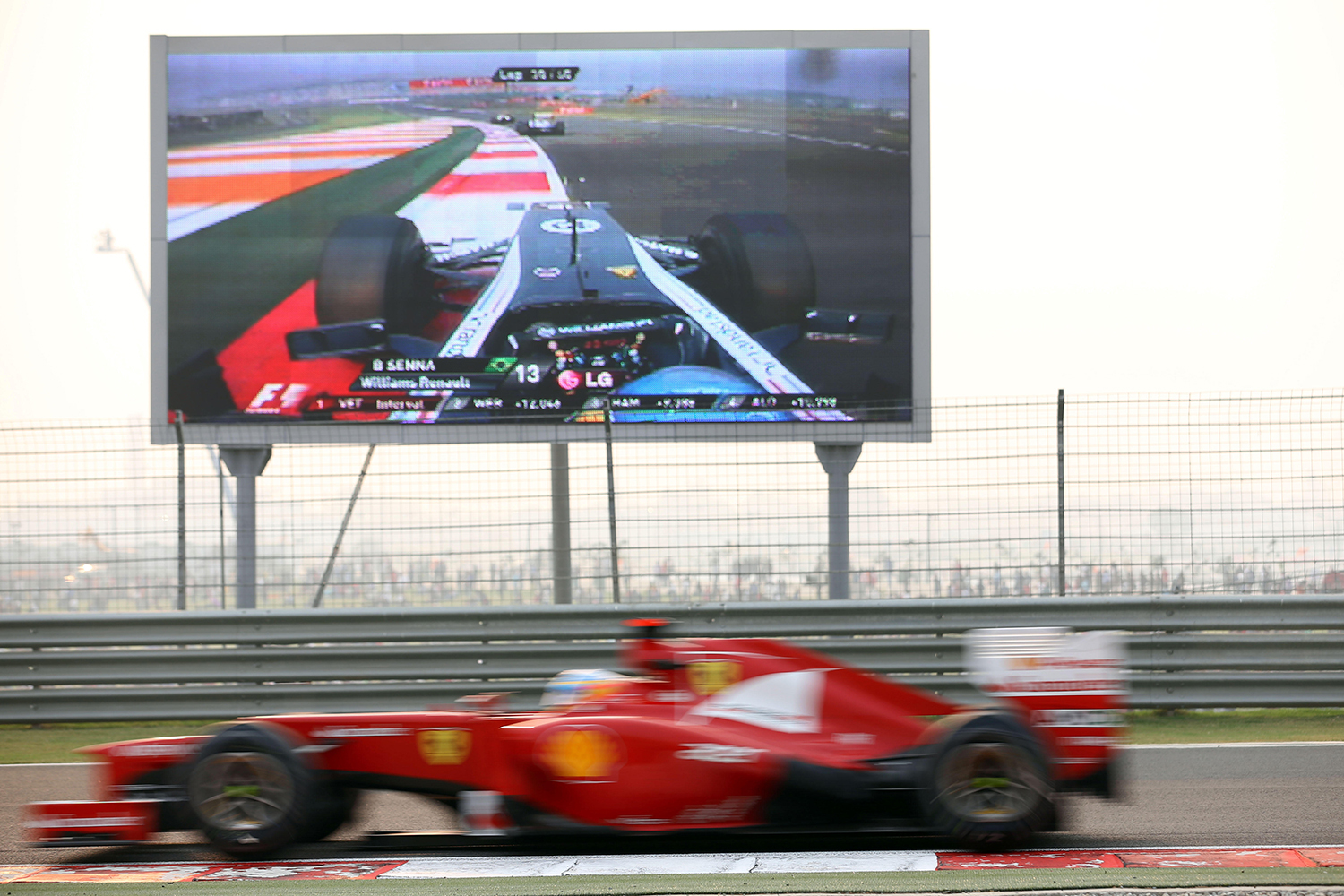 D5YK1Y Spanish Formula One driver Fernando Alonso of Ferrari steers his car in front of a video screen during the Formula One Grand Prix of India at the race track Buddh International Circuit, Greater Noida, India, 28 October 2012. Photo: Jens Buettner/dpa  +++(c) dpa - Bildfunk+++